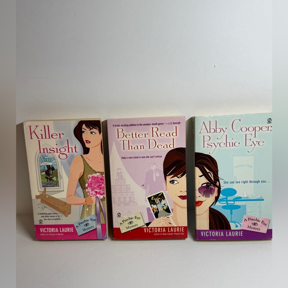 Victoria Laurie Mystery Book Set‎